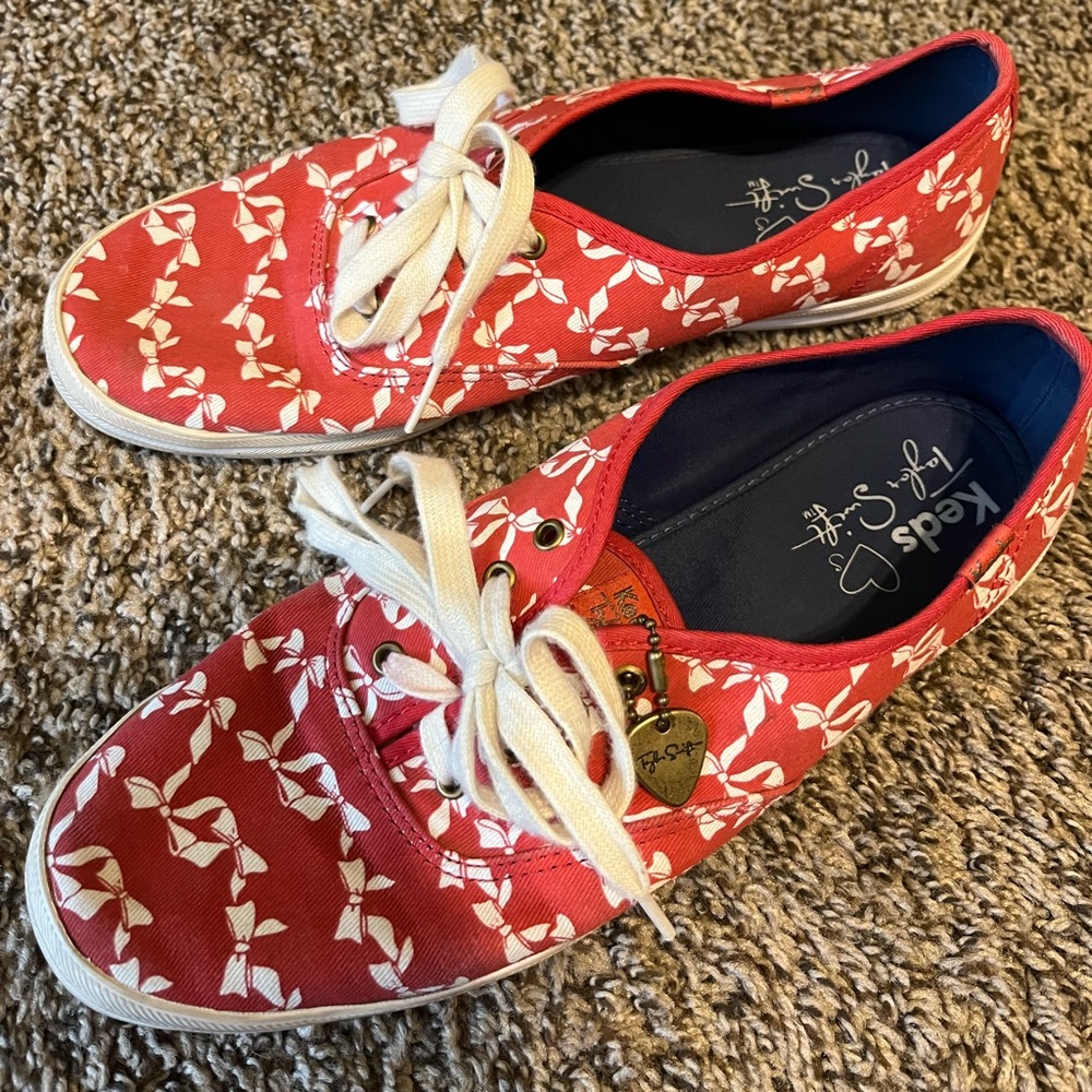 Taylor Swift keds size 9